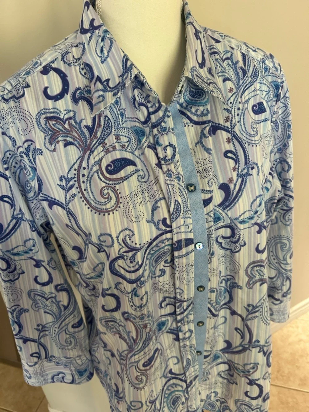 Robert Graham 3/4 Sleeve Women’s Button Down Top - Picture 3 of 14
